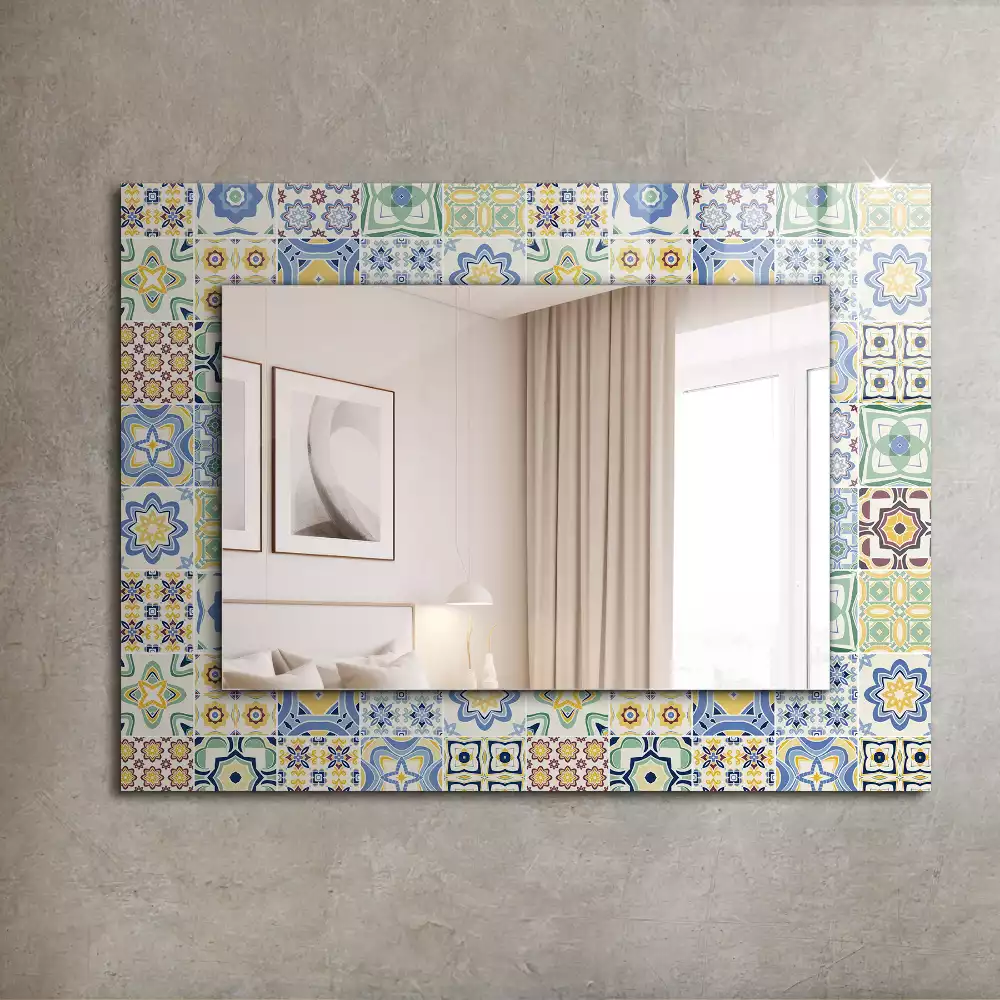 Oglindă dreptunghiulară cu decor din plăci colorate