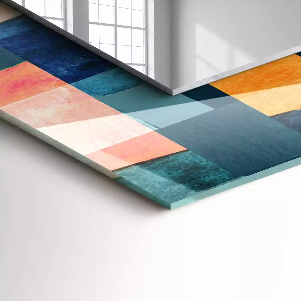Oglindă dreptunghiulară de perete cu model decorativ format din dreptunghiuri abstracte colorate