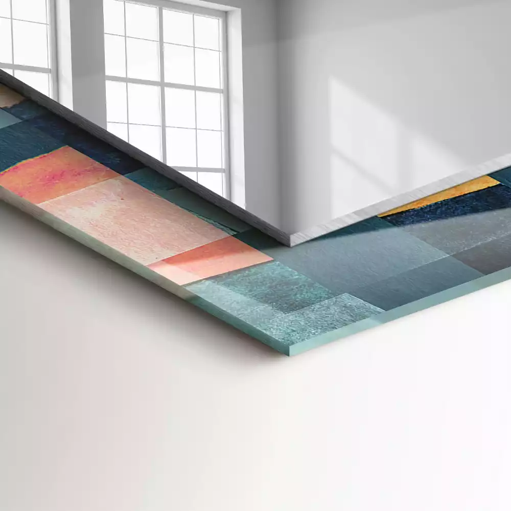 Oglindă dreptunghiulară de perete cu model decorativ format din dreptunghiuri abstracte colorate