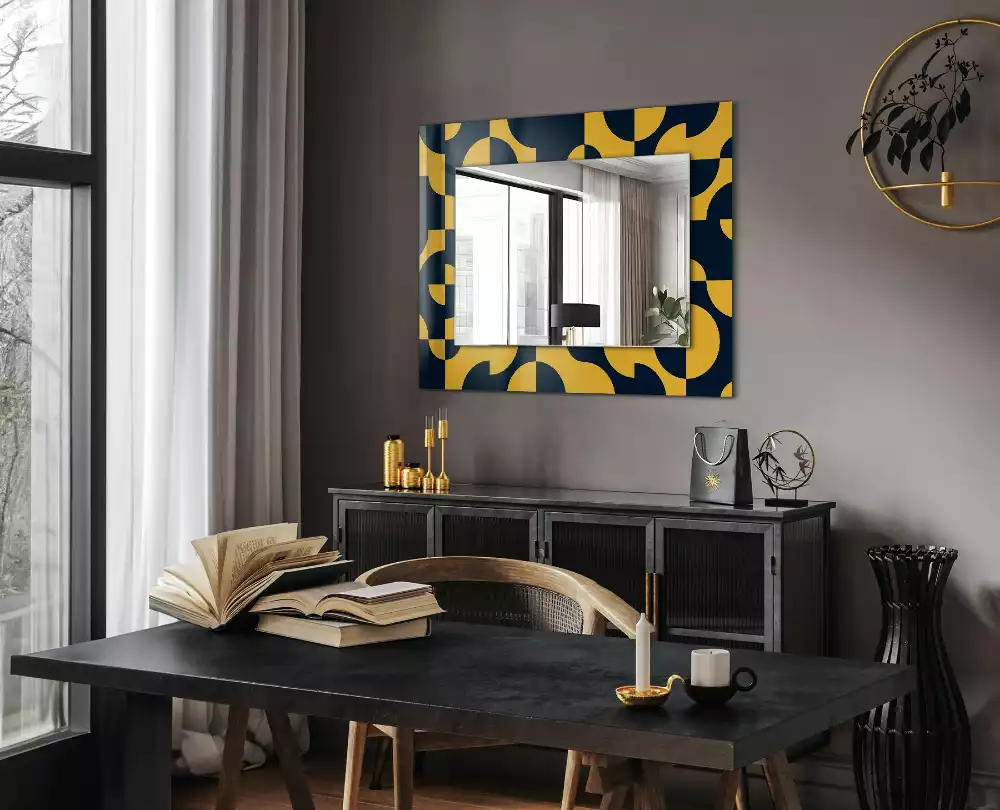 Oglindă dreptunghiulară cu ramă imprimată cu model geometric abstract