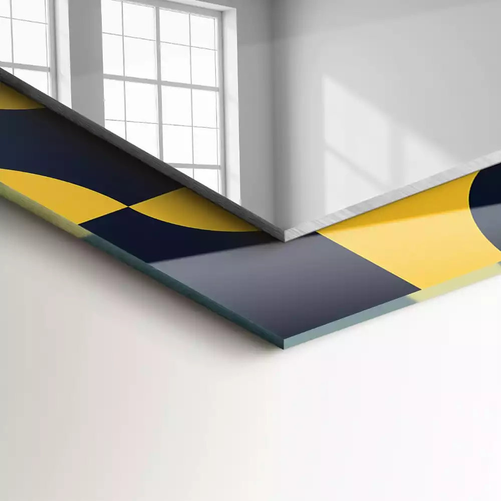 Oglindă dreptunghiulară cu ramă imprimată cu model geometric abstract