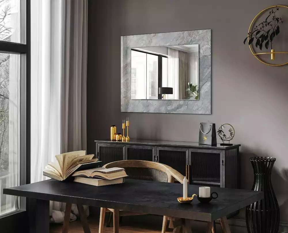 Oglindă decorativă de perete dreptunghiulară cu aspect de marmură și vene gri