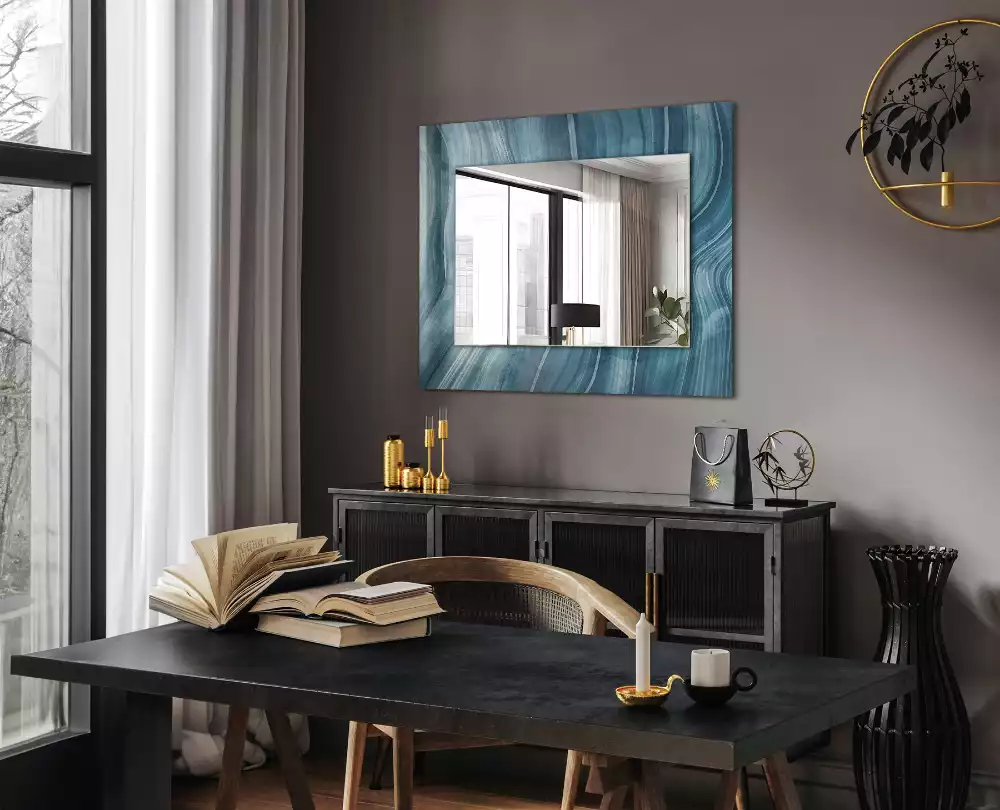 Oglindă dreptunghiulară cu decor abstract și linii albastre