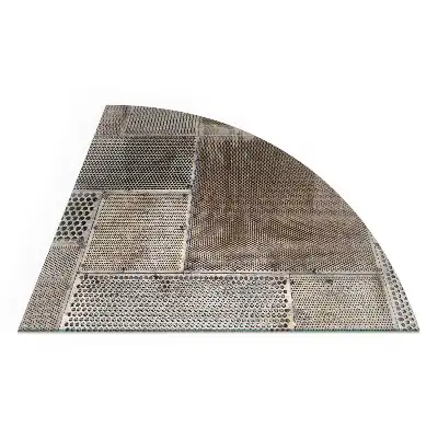 Placă de protecție din sticlă securizată sub sobă în formă de sfert de cerc cu model tablă perforată