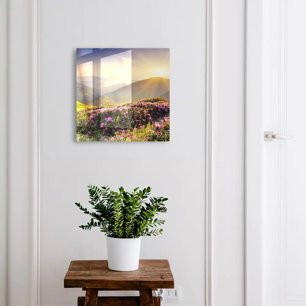 Casetă pentru chei cu design montan și flori roz la răsărit
