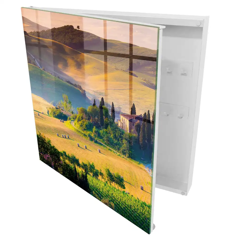 Dulap pentru chei cu design casă și peisaj cu dealuri