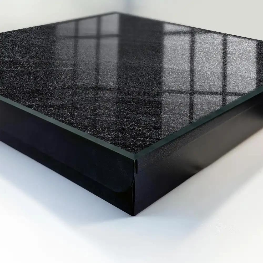 Dulapior pentru chei cu design de rocă în nuanțe de negru și gri