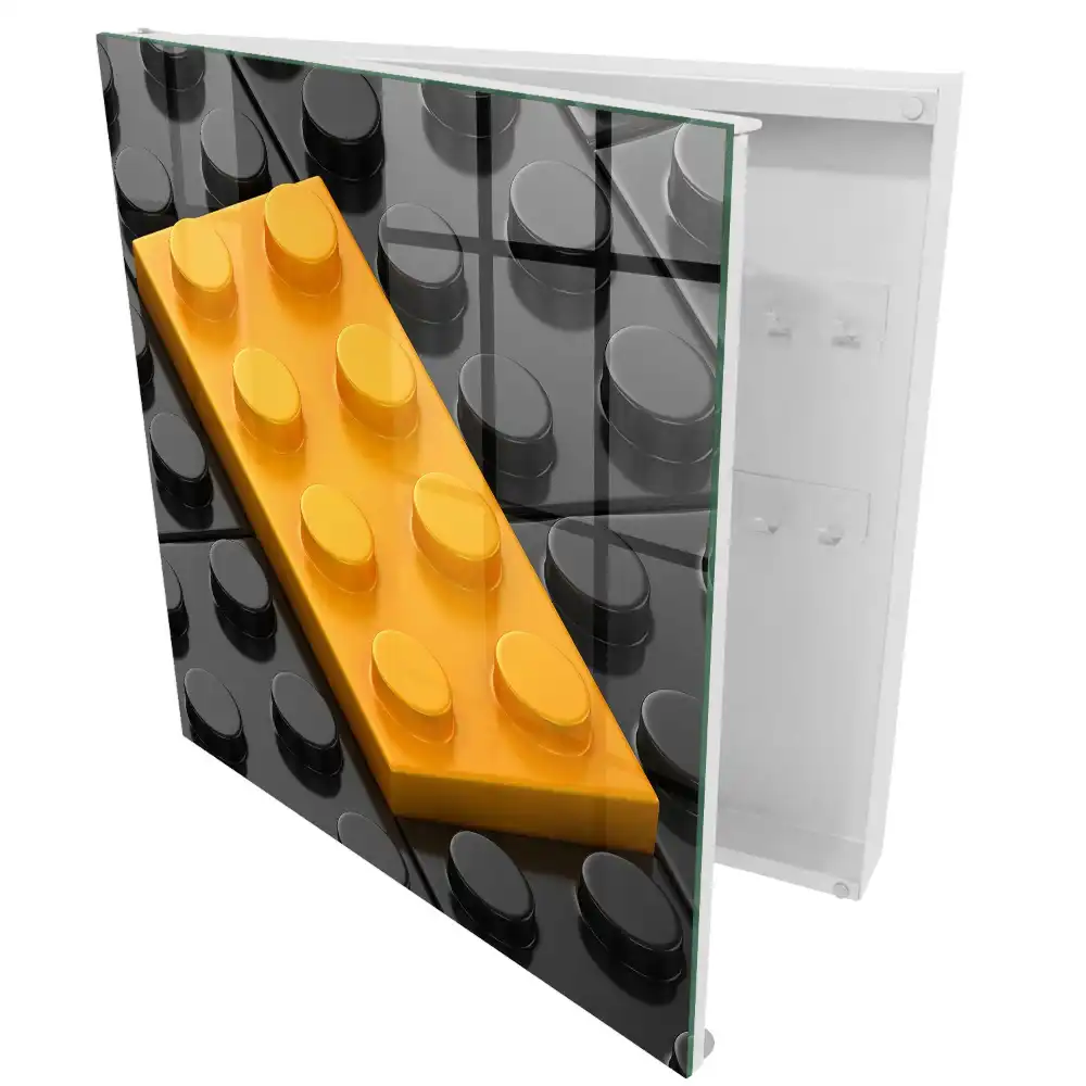 design cu bloc galben pe fundal cu elemente negre