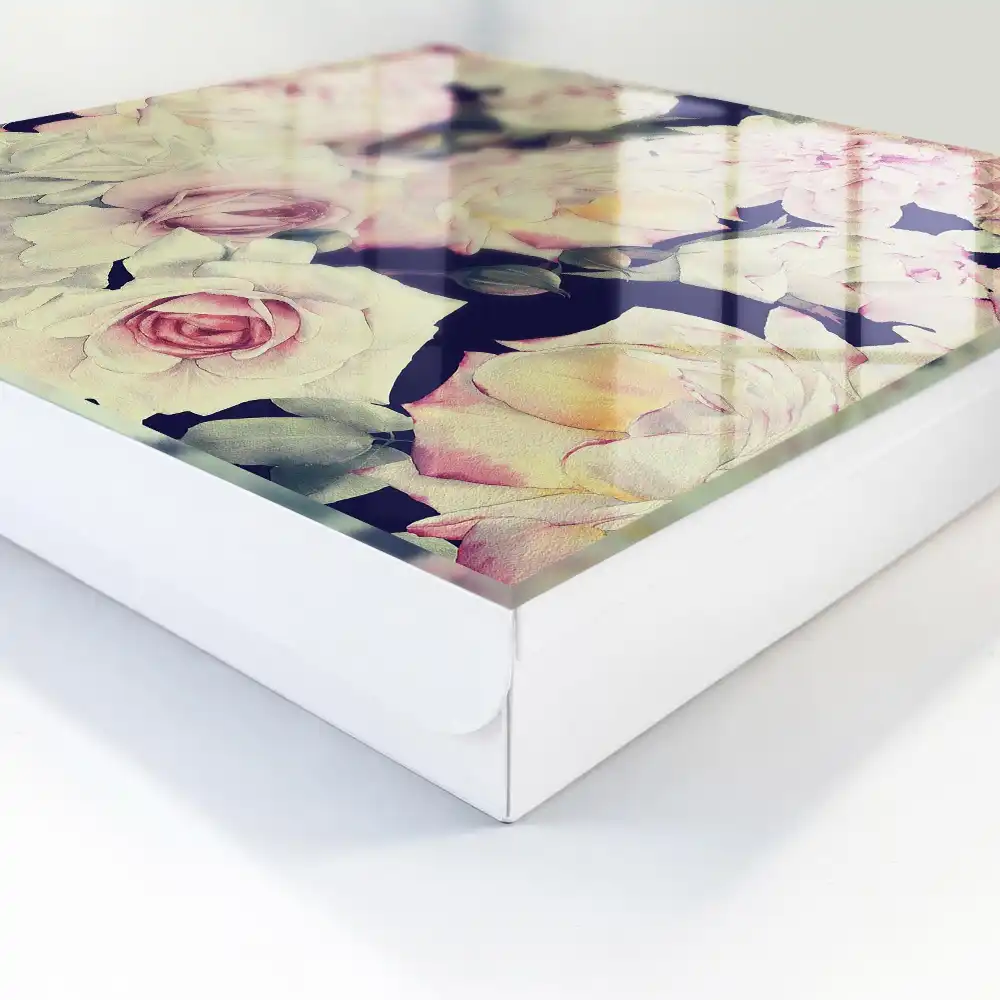 Casetă pentru chei cu motive florale delicate și design romantic