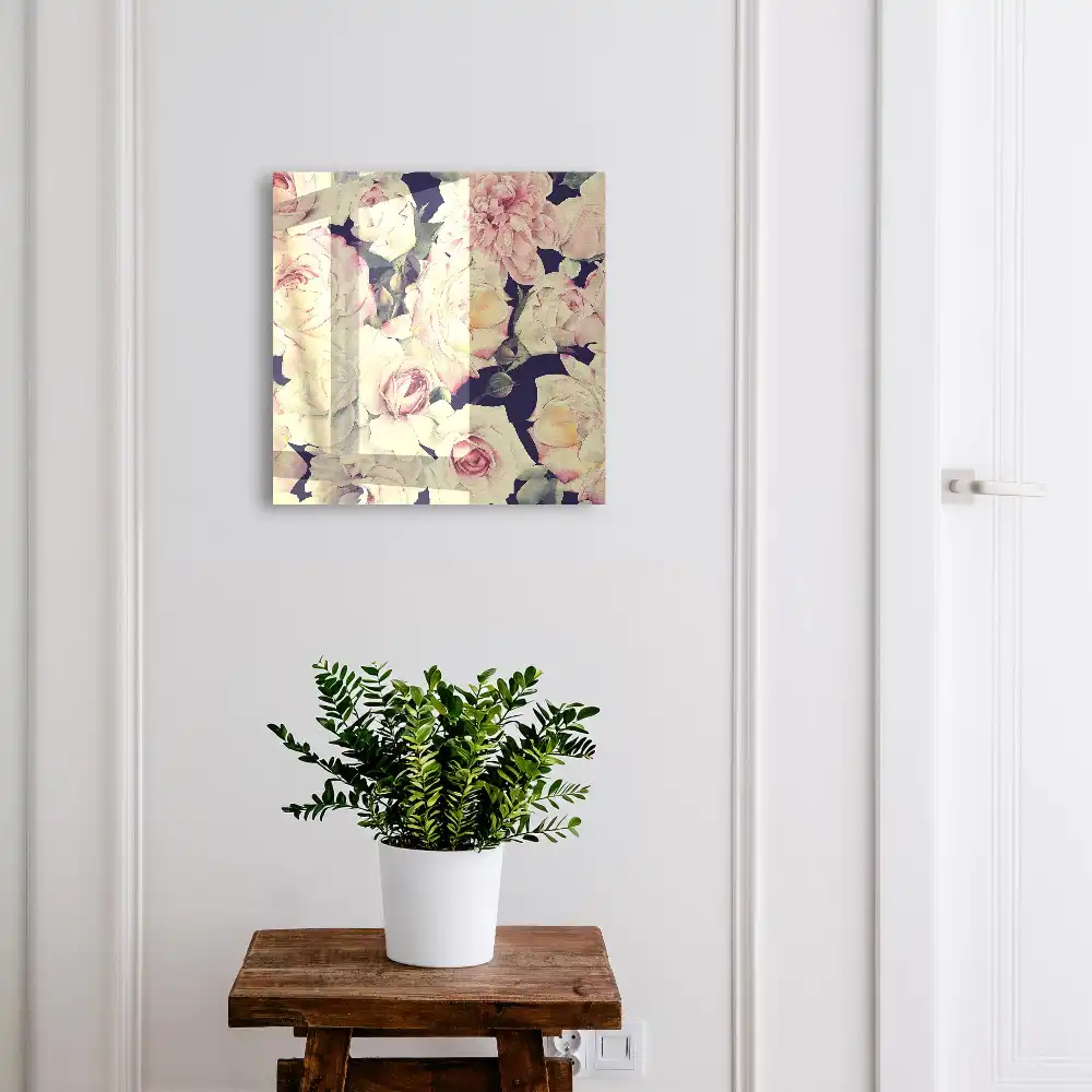 Casetă pentru chei cu motive florale delicate și design romantic