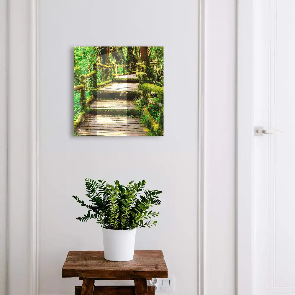 Dulapior pentru chei cu design de pod de lemn și pădure verde