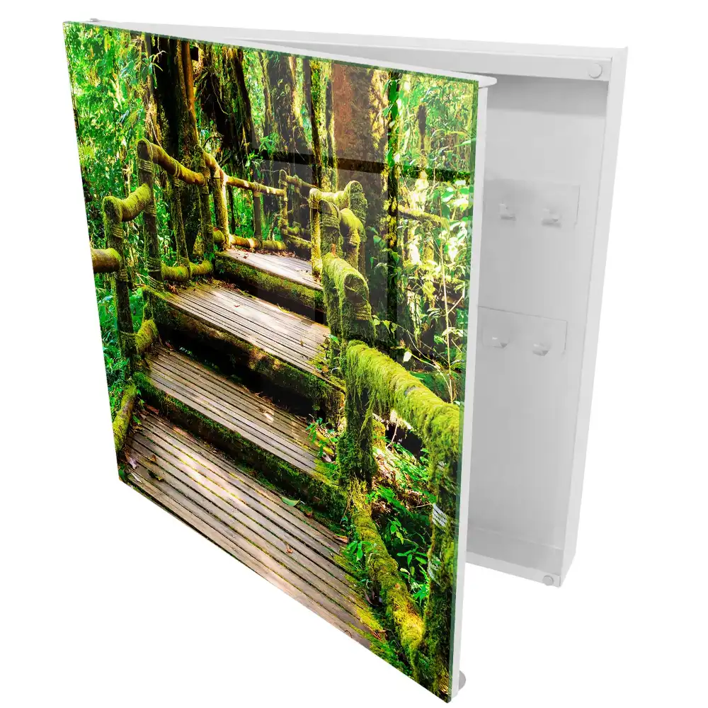 Dulapior pentru chei cu design de pod de lemn și pădure verde