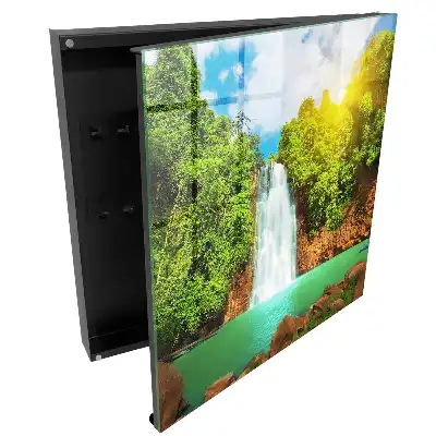 cu design cascadă în verdeață tropicală