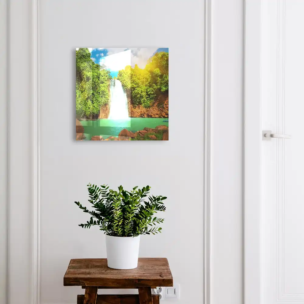 cu design cascadă în verdeață tropicală