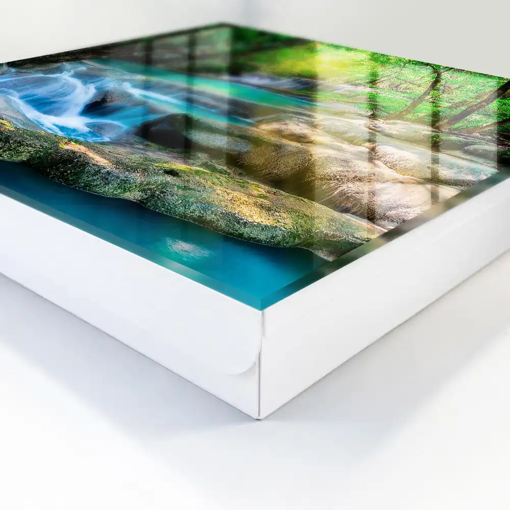 Casetă pentru chei cu design de cascadă turcoaz și junglă verde luxuriantă