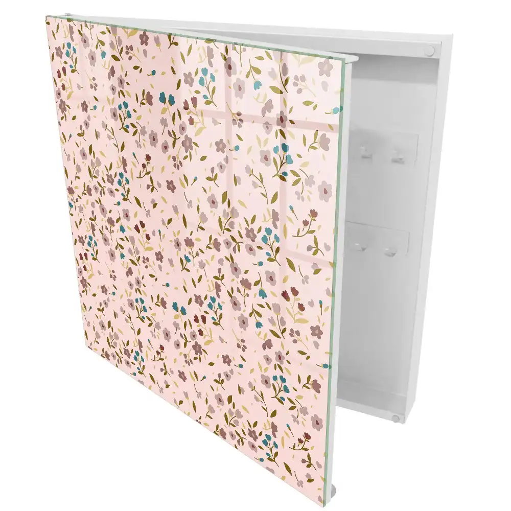 Casetă pentru chei cu model floral pastelat pe fundal deschis