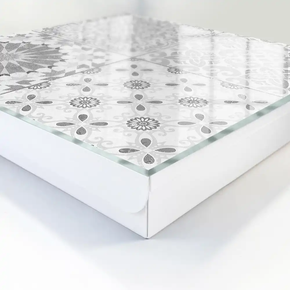 Dulapior pentru chei cu design elegant în nuanțe de gri și alb