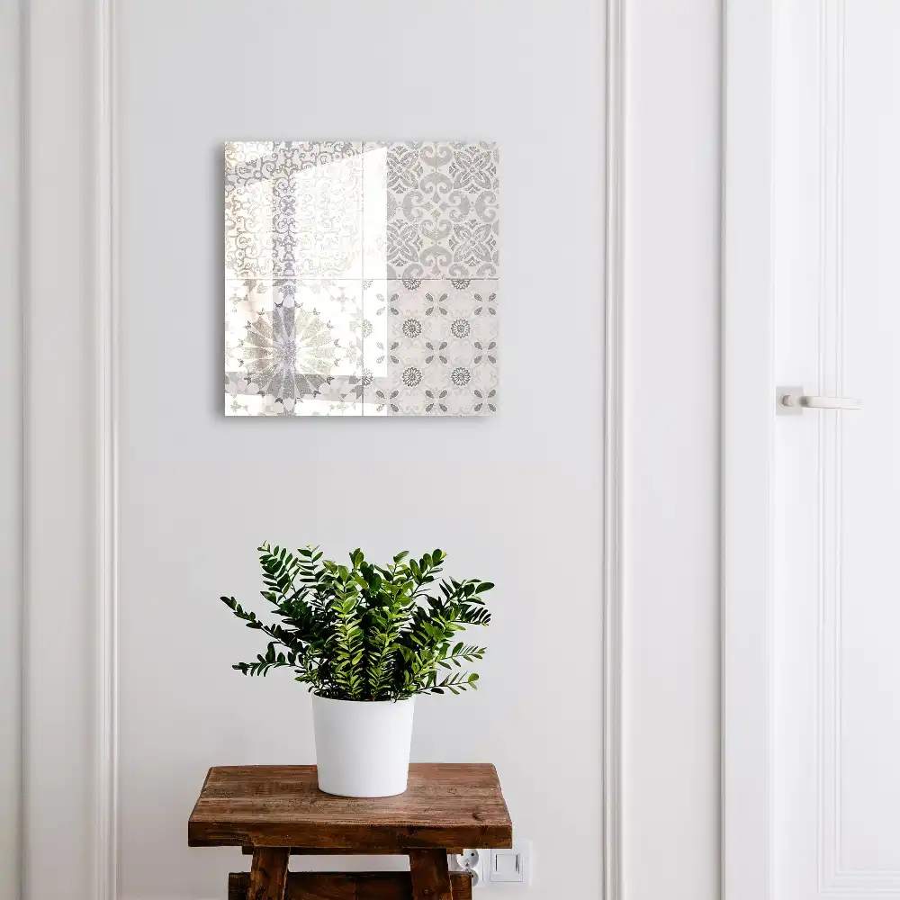 Dulapior pentru chei cu design elegant în nuanțe de gri și alb