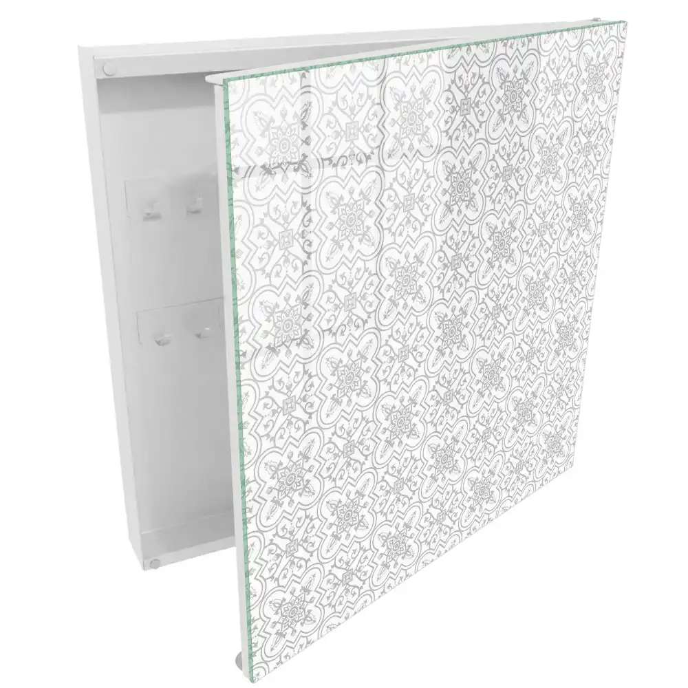 Casetă pentru chei cu model geometric gri pe fundal alb