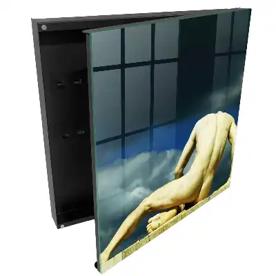 Dulăpior pentru chei cu sculptură reprezentând un bărbat pe fundalul norilor