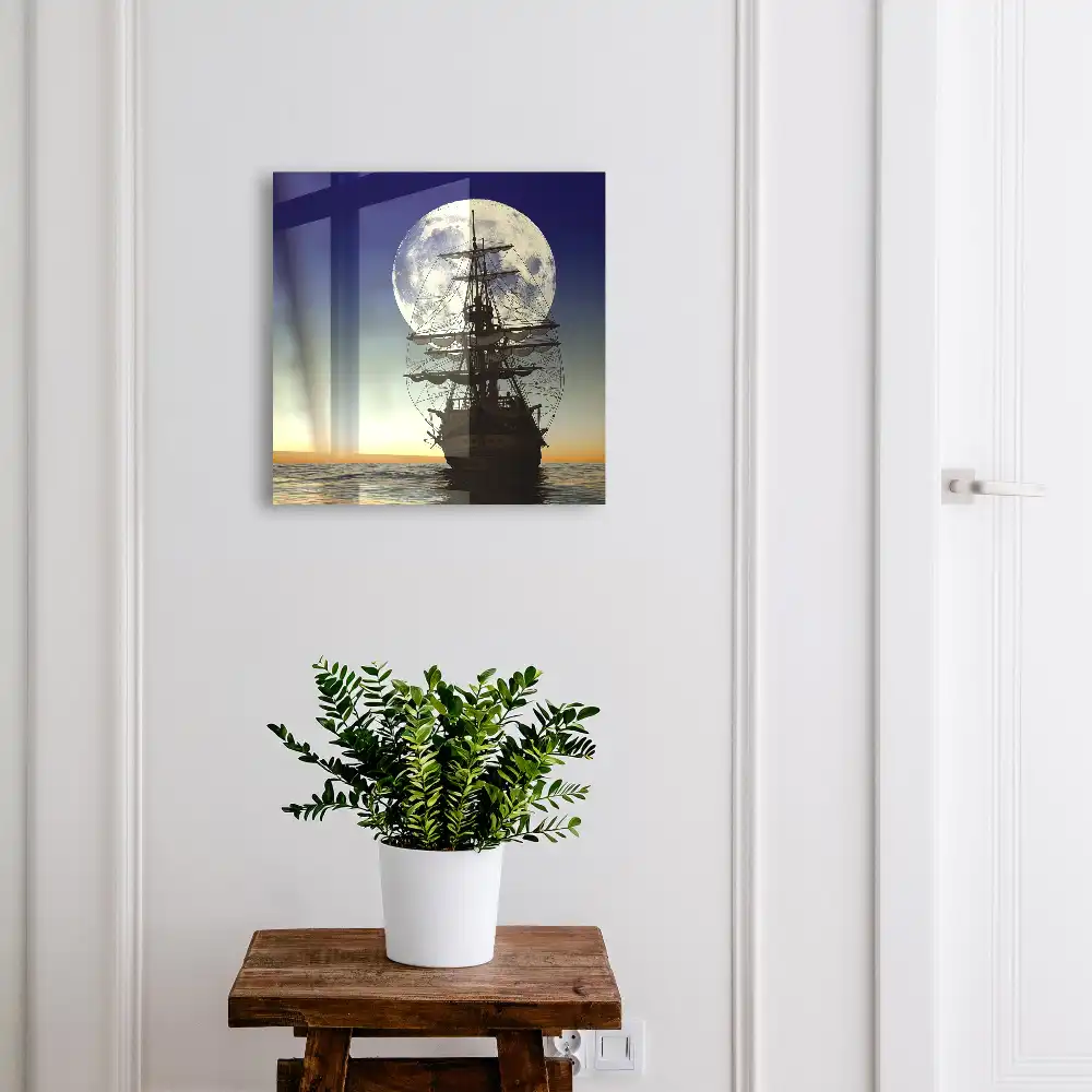 Casetă de chei cu design corabie cu pânze pe fundalul lunii pline