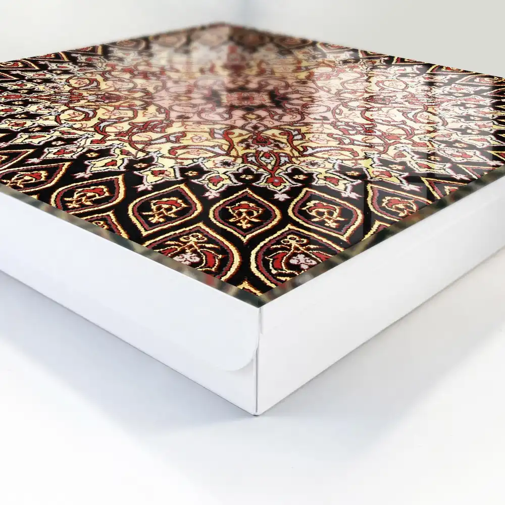 Dulapior pentru chei cu design ornamentat în tonuri calde