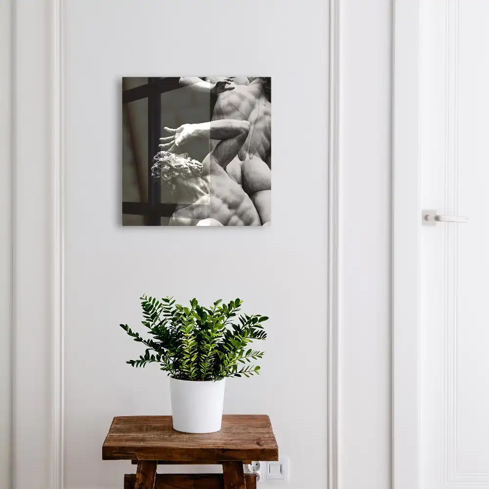 Suport chei de perete cu design decorativ inspirat din sculptura clasică