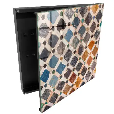 Cutie pentru chei cu model decorativ de plăcuțe colorate pe perete