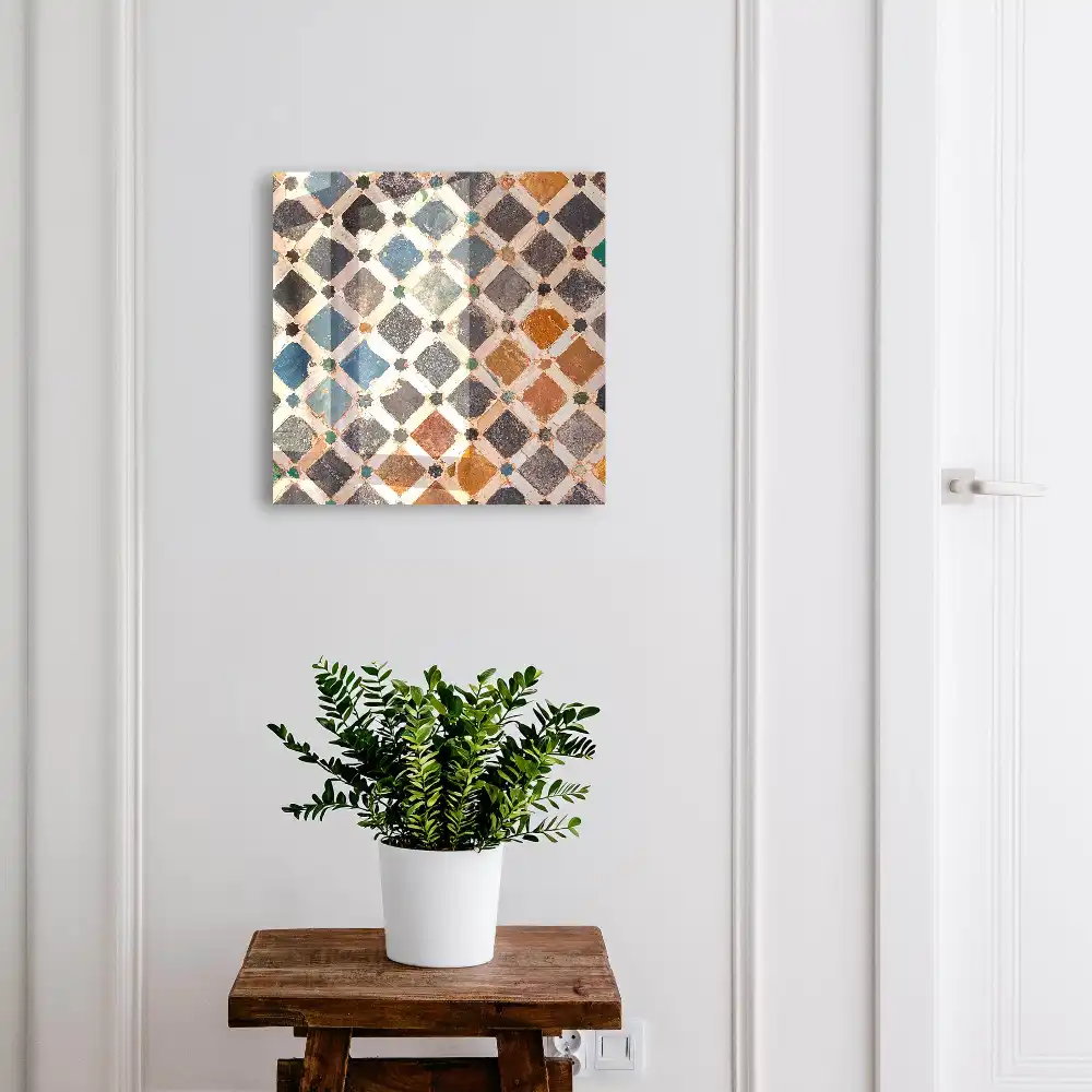 Cutie pentru chei cu model decorativ de plăcuțe colorate pe perete