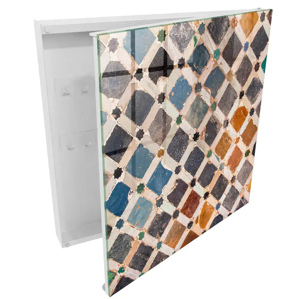 Cutie pentru chei cu model decorativ de plăcuțe colorate pe perete