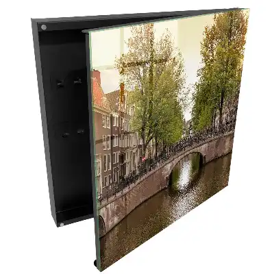 Casetă pentru chei cu model peisaj canal pitoresc și copaci verzi