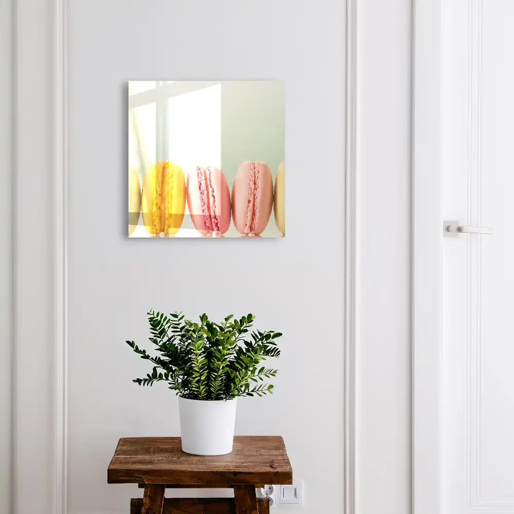 Casetă pentru chei cu model macaron colorat pe fundal pastel