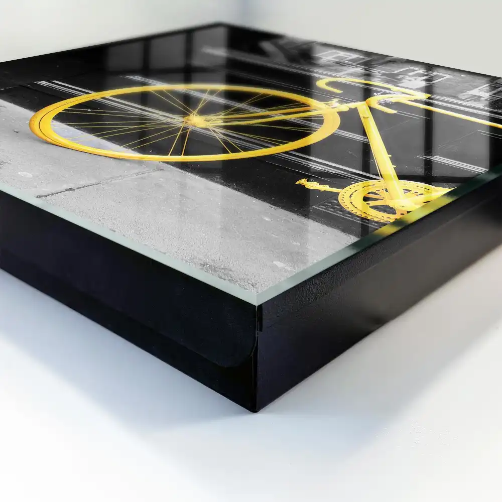 Casetă pentru chei de bicicletă cu design galben pe fundal alb-negru