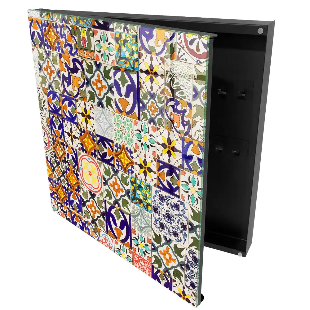 Casetă pentru chei cu plăci ceramice pictate cu modele colorate