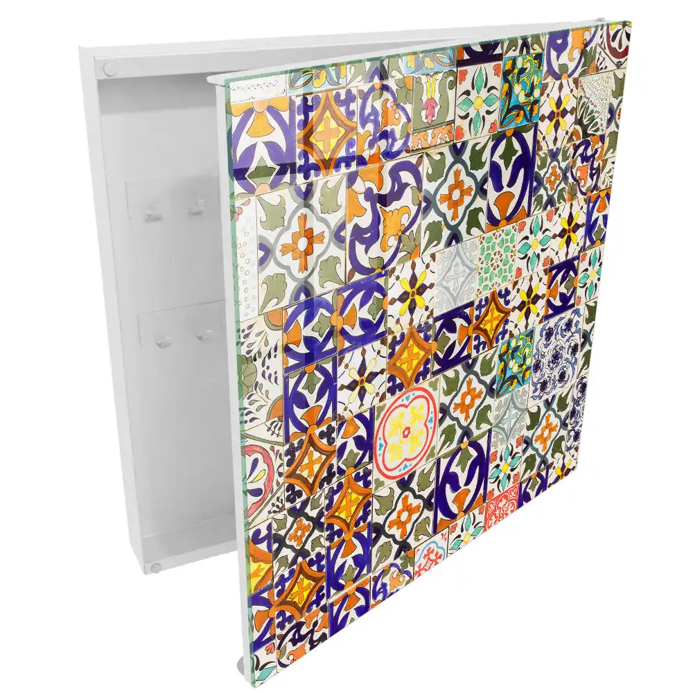 Casetă pentru chei cu plăci ceramice pictate cu modele colorate