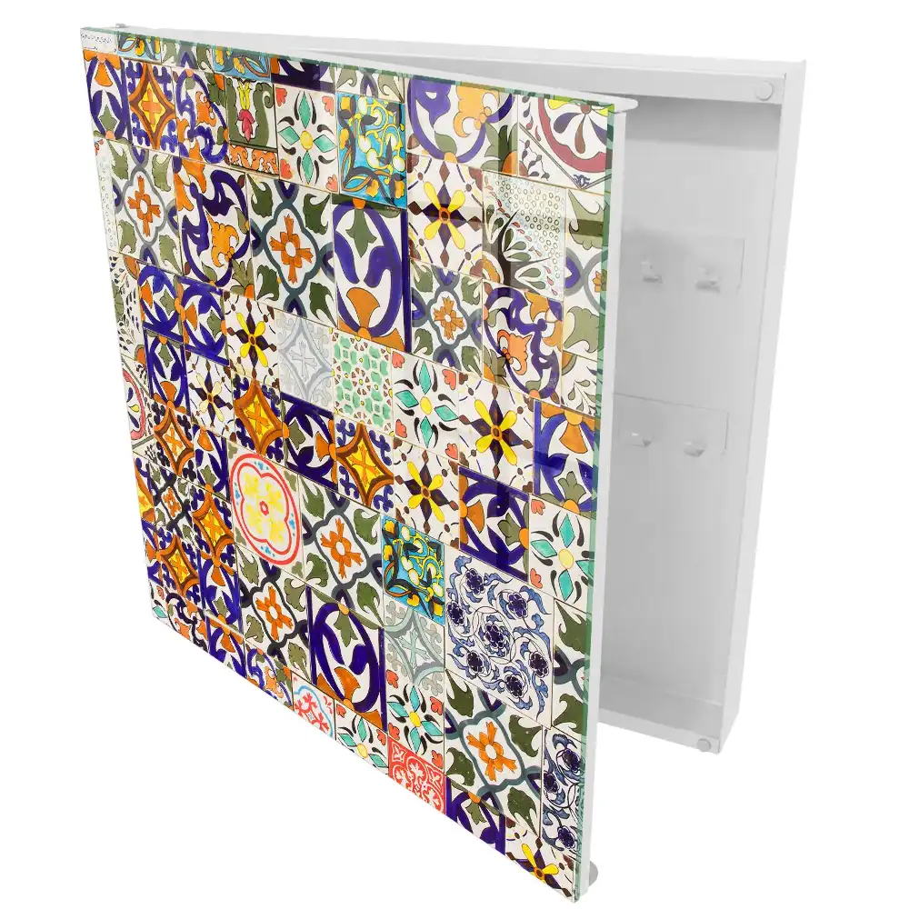 Casetă pentru chei cu plăci ceramice pictate cu modele colorate