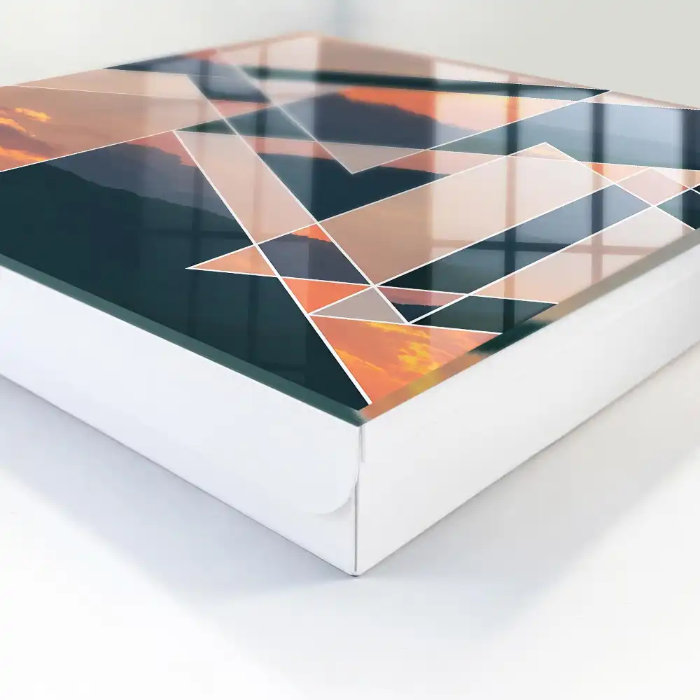 Dulapior pentru chei cu design geometric și peisaj montan