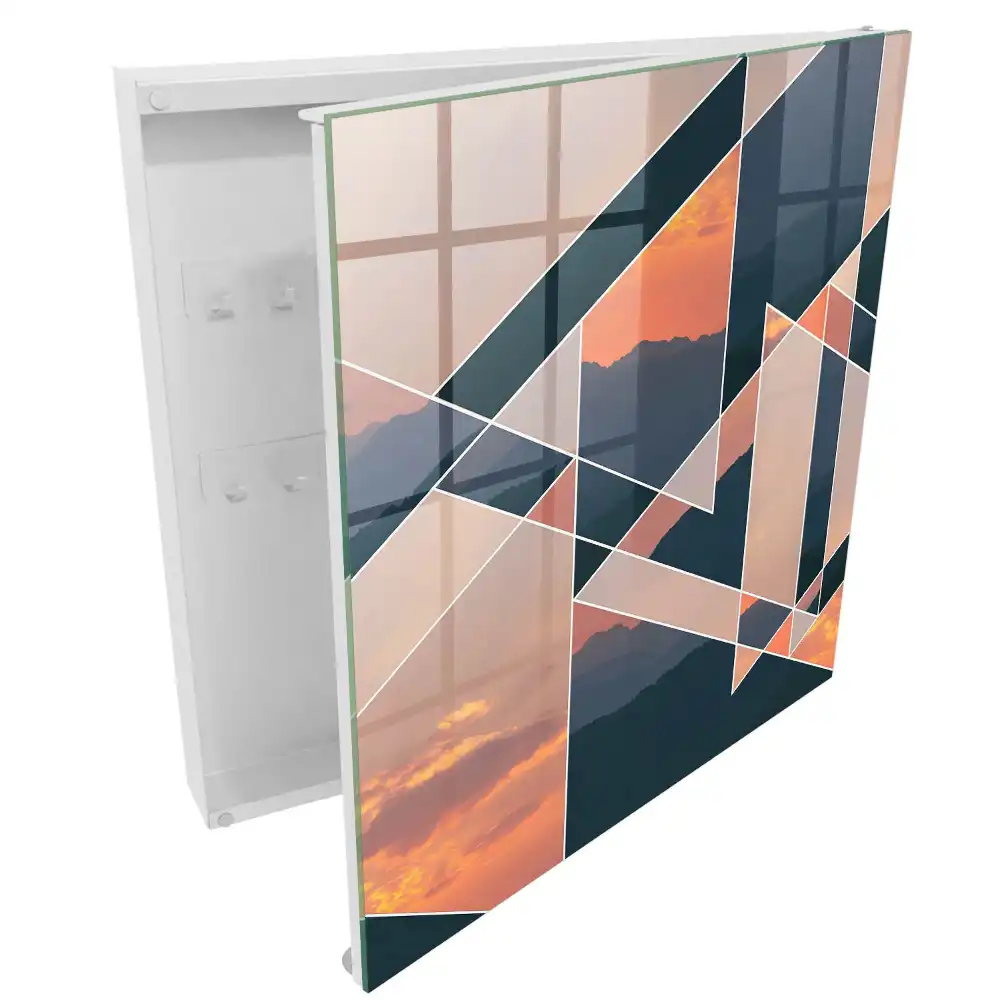 Dulapior pentru chei cu design geometric și peisaj montan