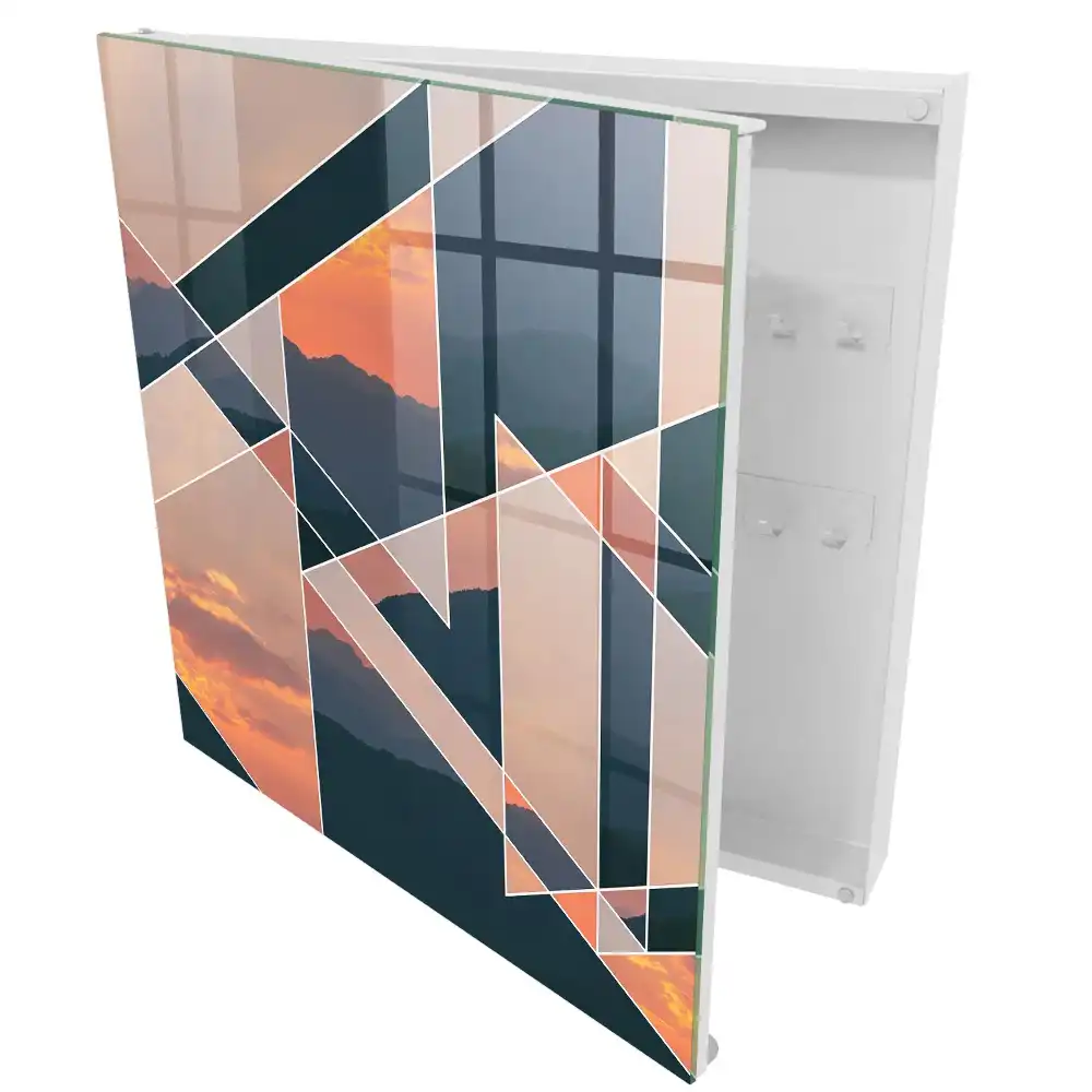 Dulapior pentru chei cu design geometric și peisaj montan