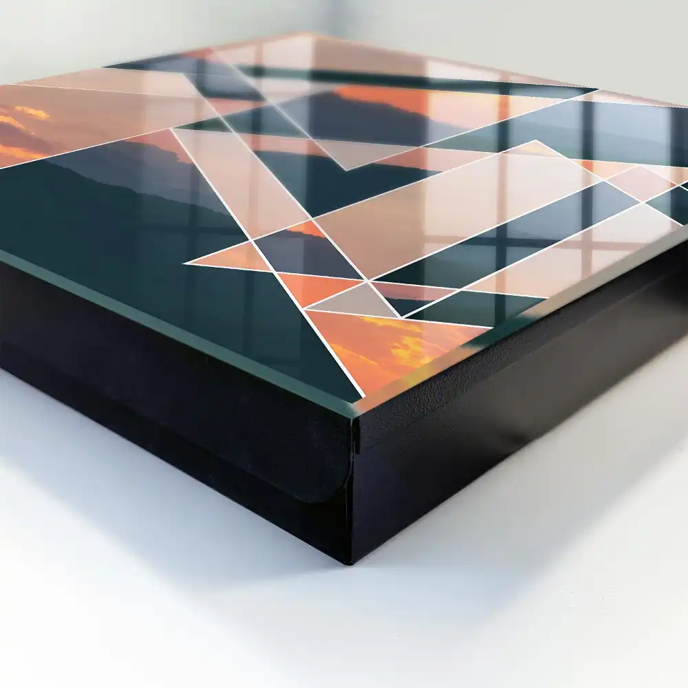 Dulapior pentru chei cu design geometric și peisaj montan