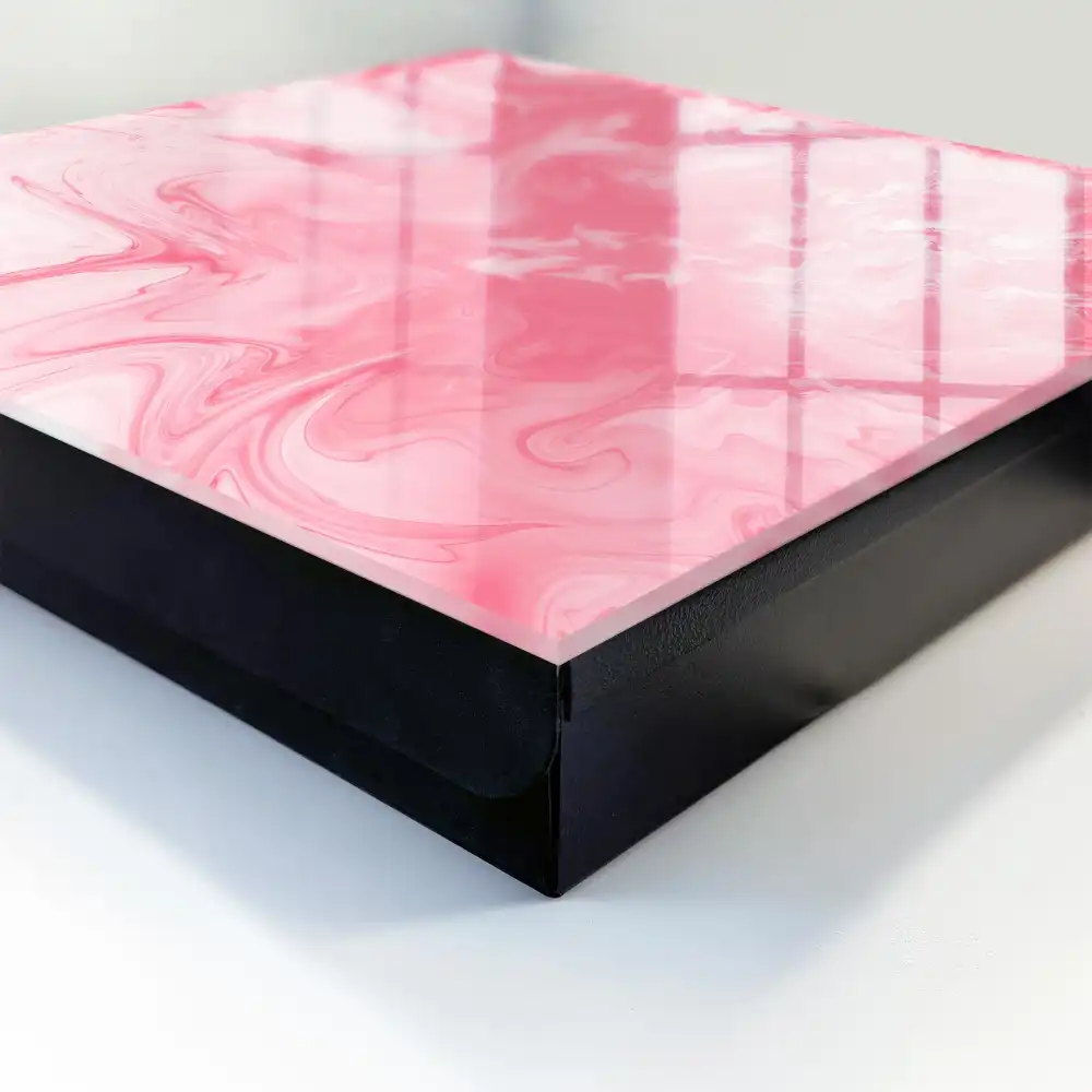 Dulap cu chei cu design abstract roz