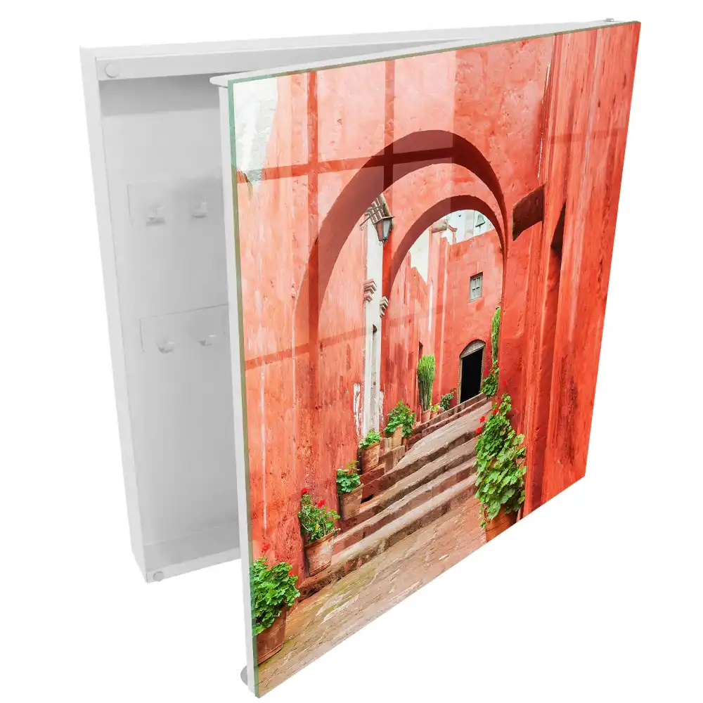 Dulap pentru chei cu design arhitectural Red Architecture cu plante și scări