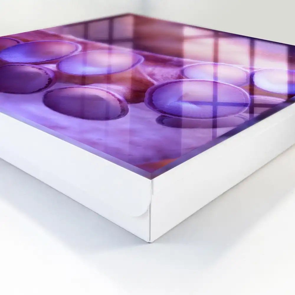 Dulapior pentru chei violet cu design misterios