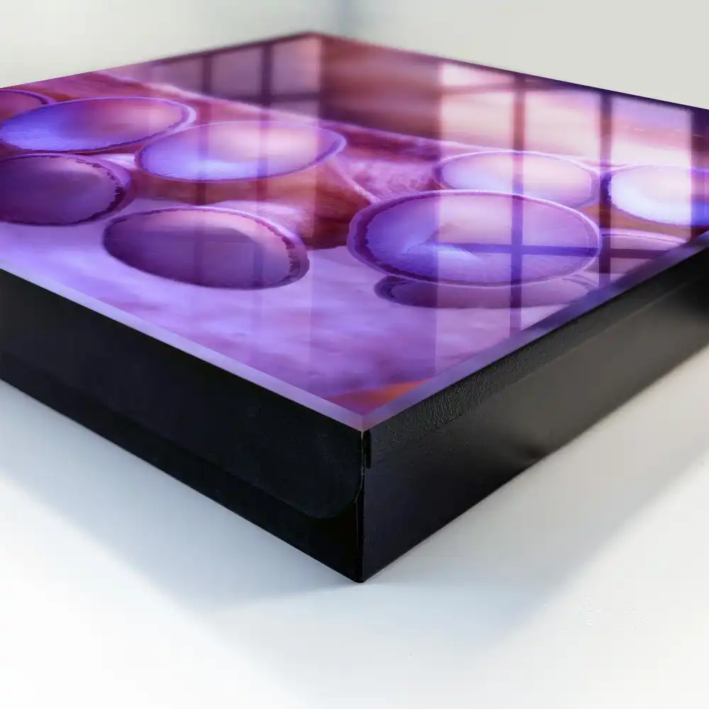 Dulapior pentru chei violet cu design misterios