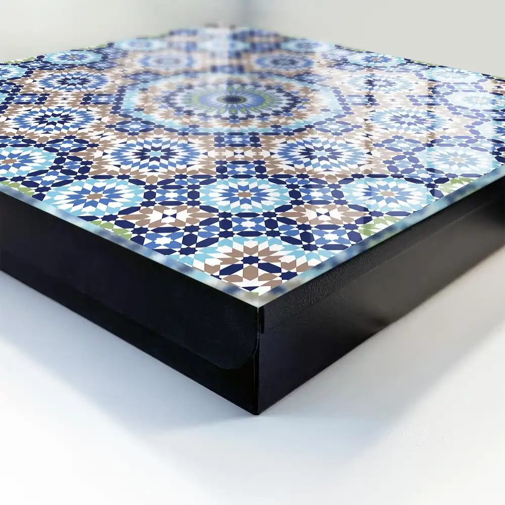 Casetă pentru chei cu mozaic geometric colorat