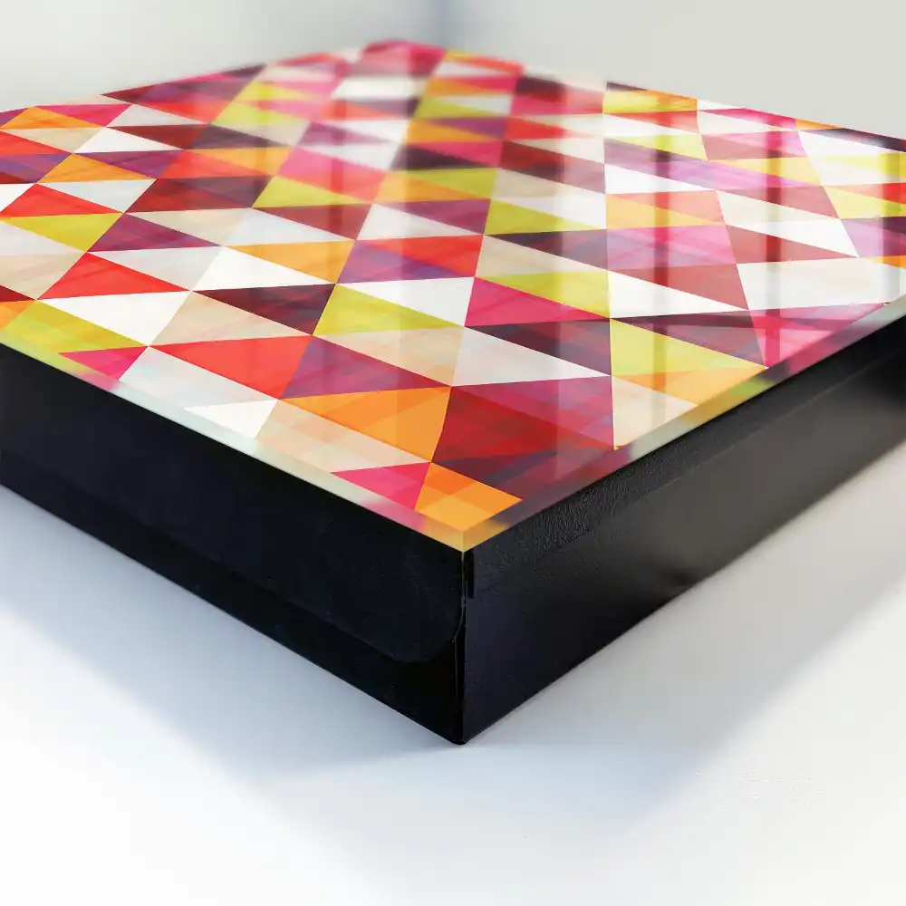 Casetă de chei cu design mozaic din triunghiuri colorate