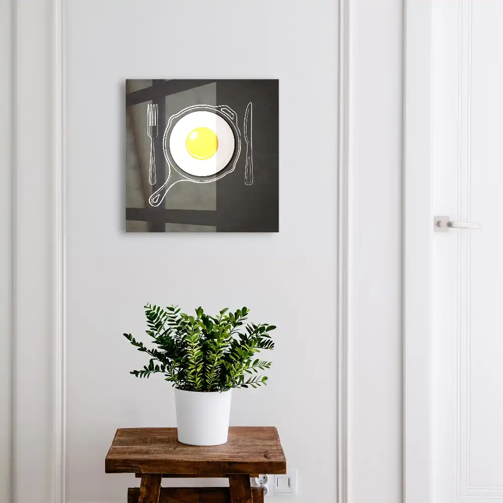 Dulapior pentru chei cu design tigaie cu ou pe fundal negru