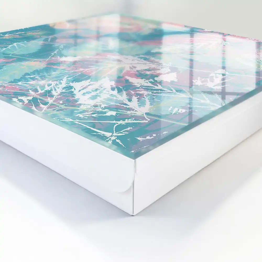 Dulapior pentru chei cu model decorativ de frunze pastelate pe fundal delicat