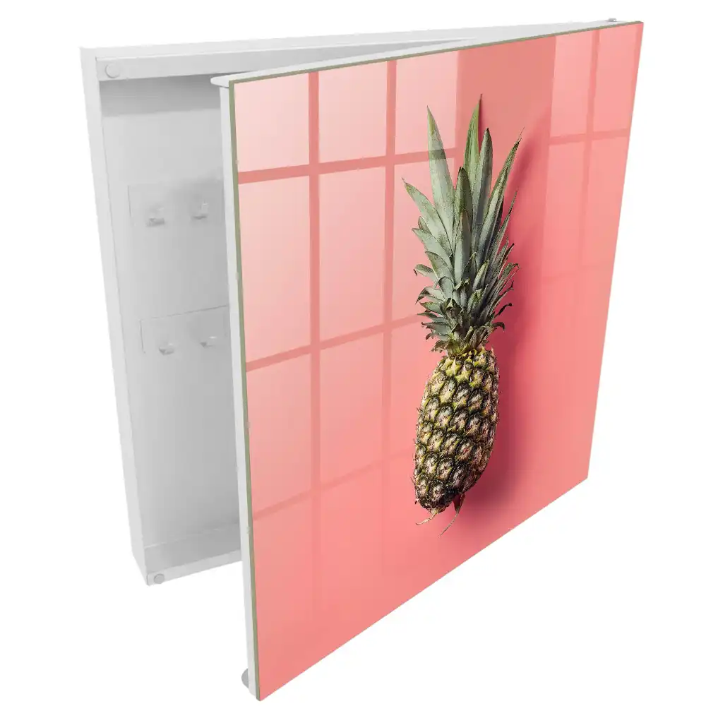 Suport pentru chei de perete cu design exotic pe fundal roz