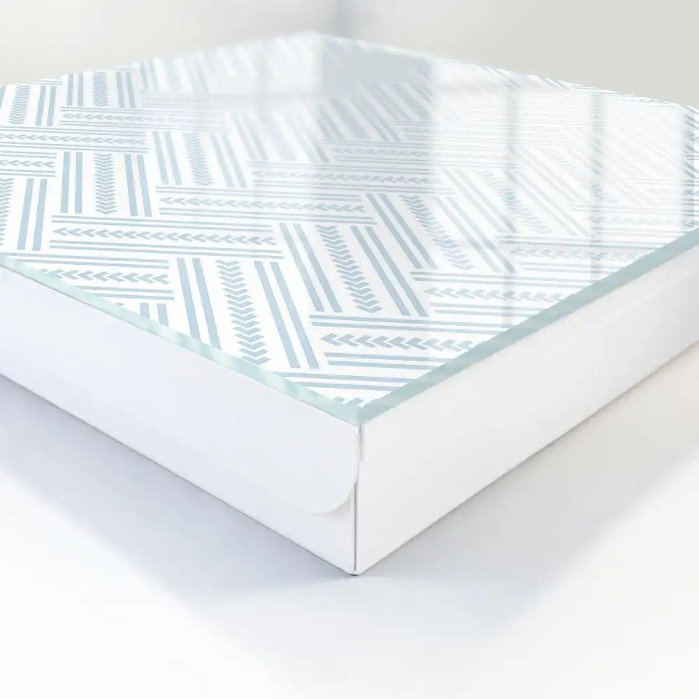 Suport chei de perete cu model geometric în formă de spic de hering